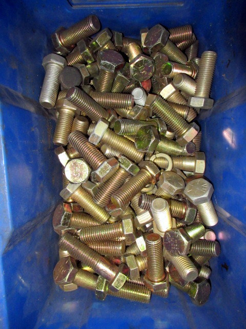 lot 825 image: Tub Of Industrial High Grade Hardware