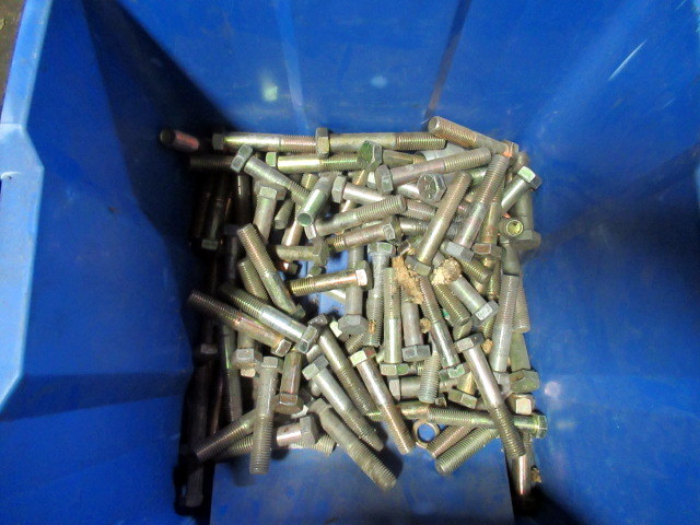 lot 826 image: Tub Of Industrial High Grade Hardware