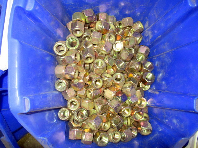 lot 828 image: Tub Of Industrial High Grade Hardware