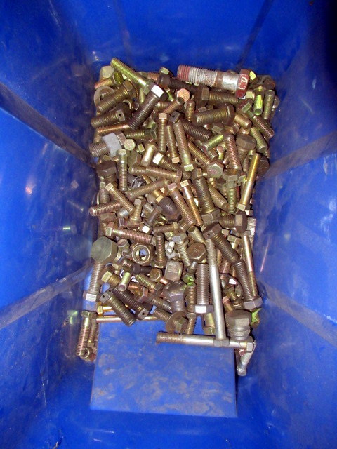 lot 845 image: Tub Of Industrial High Grade Hardware