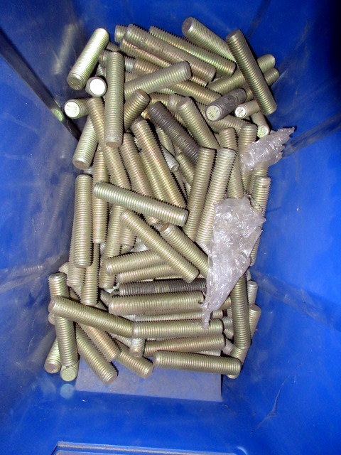 lot 846 image: Tub Of Industrial High Grade Hardware