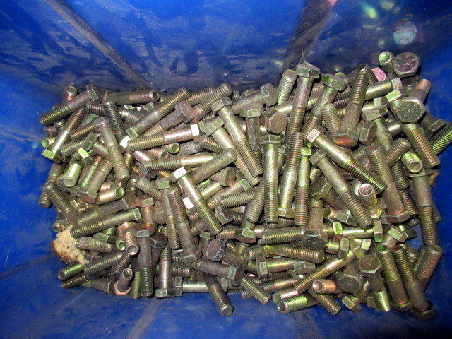lot 848 image: Tub Of Industrial High Grade Hardware