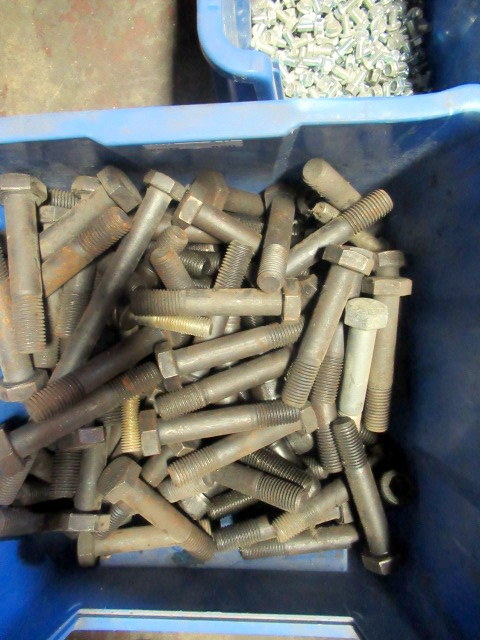lot 850 image: Tub Of Industrial High Grade Hardware