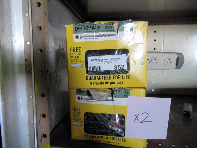 lot 852 image: Deck Screws