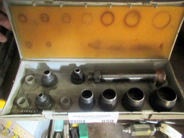 lot 859 image: Pump Tools