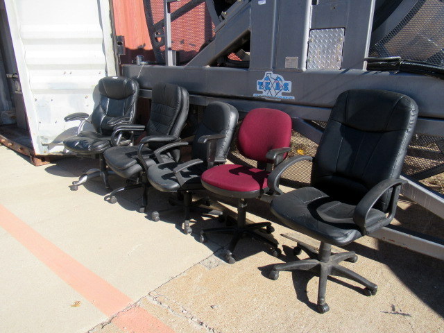 lot 871 image: Office Chairs