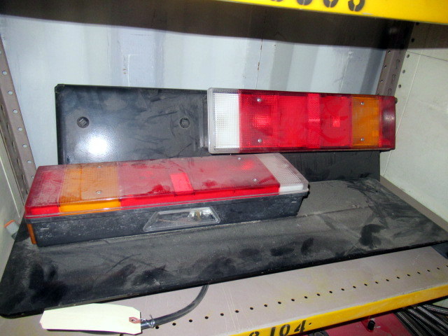 lot 904 image: Lights As Shown