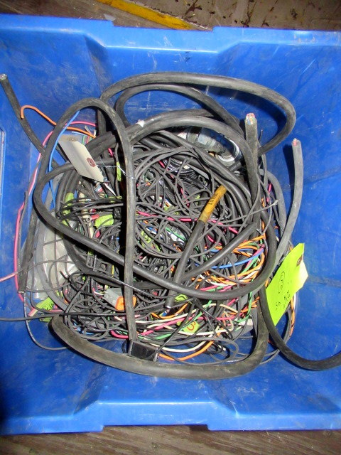 lot 906 image: Tub Of Wire