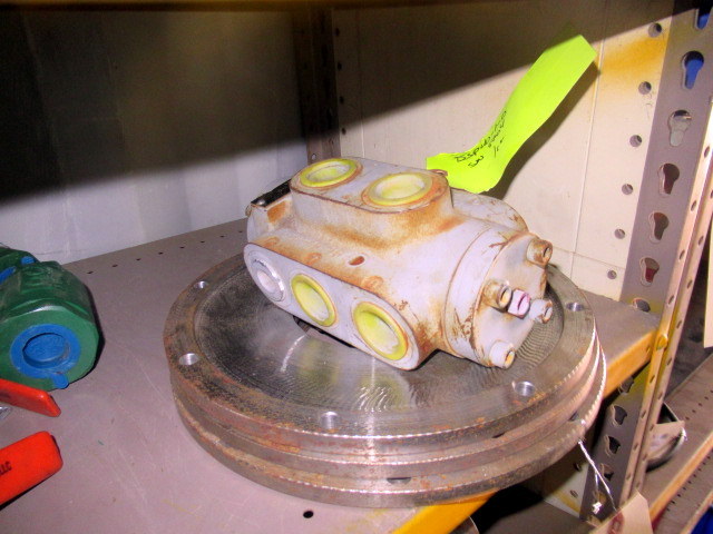 lot 909 image: Hydraulic Valve And Flange End Caps  Covers
