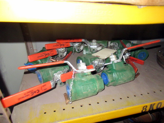 lot 910 image: 1 1-2000 A105 In Line Ball Valves