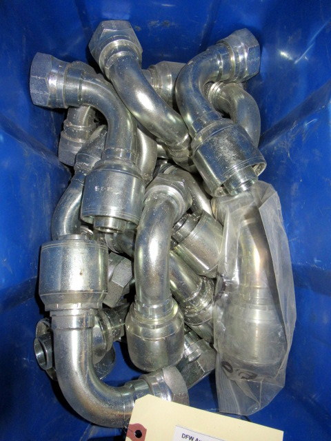 lot 914 image: Hydraulic Fittings