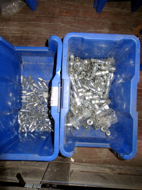 lot 915 image: Hydraulic Fittings