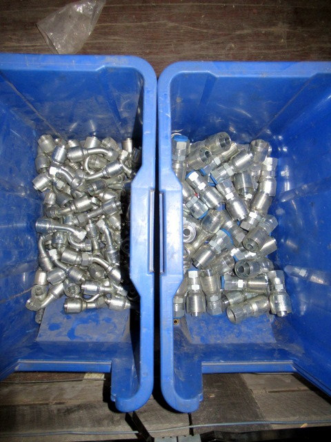 lot 916 image: Hydraulic Fittings