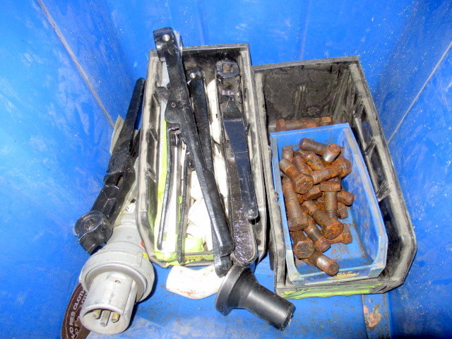 lot 918 image: Hydraulic Fittings And Parts