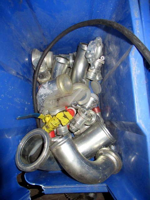 lot 923 image: Assorted Hydraulic Parts And Fittings