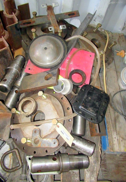 lot 945 image: Assorted Parts Used In The Oil & Gas Business