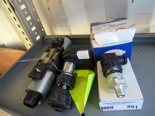 lot 951 image: Assorted Parts