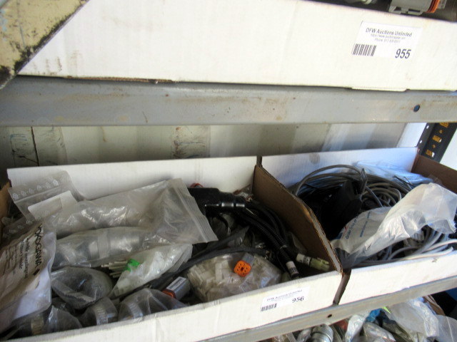 lot 956 image: Assorted Amphenols