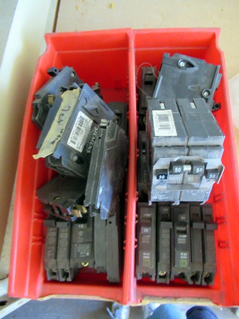 lot 961 image: Assorted Breakers
