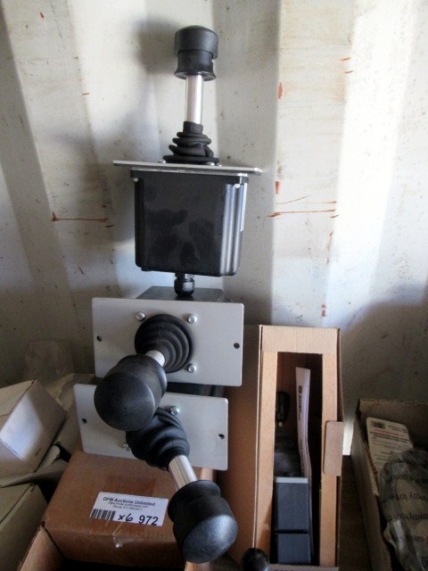 lot 972 image: Sauer Danfoss Control Handle MCH22BD1029 12VDC Joysticks