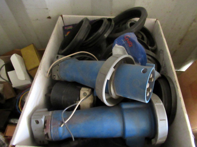 lot 983 image: Electrical Plugs