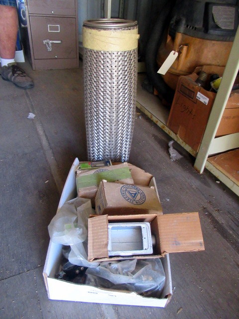 lot 989 image: Electrical Parts And Flex Hose