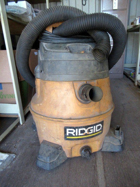 lot 991 image: Shop Vac