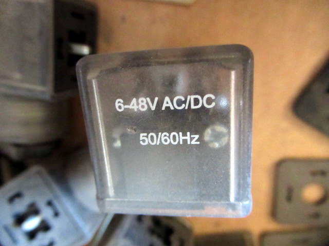 lot 1016 image: Assorted Relays And Pneumatic Fittings