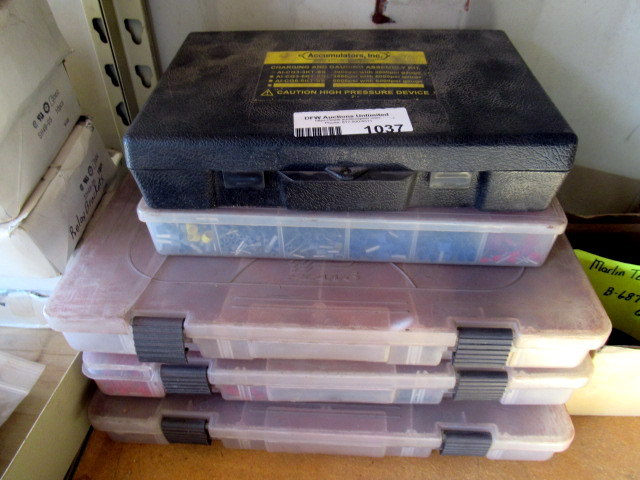 lot 1037 image: Wire Connectors