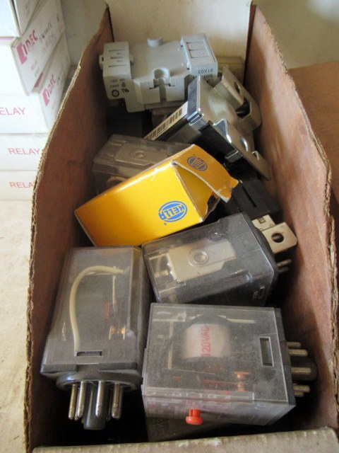 lot 1044 image: Assorted Relays