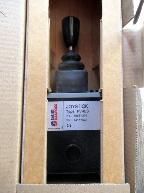 lot 1052 image: DANFOSS Joystick PVRES V-Nr. 155B4206