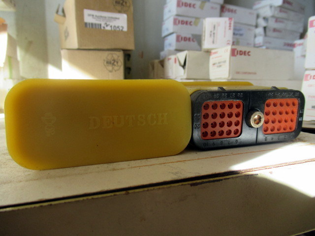 lot 1053 image: DEUTSCH Connectors