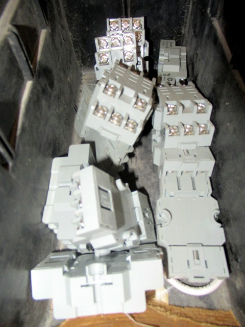 lot 1057 image: Relay Sockets