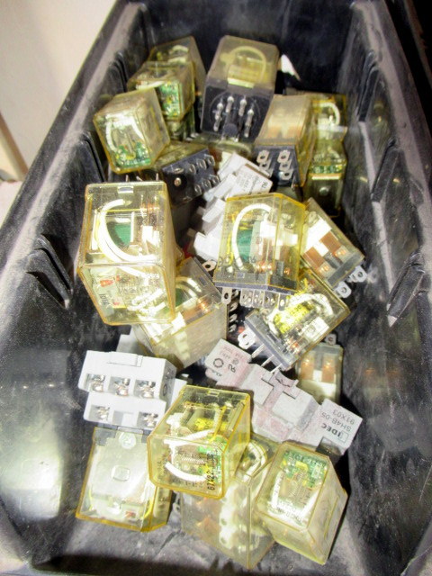 lot 1058 image: Assorted Relays