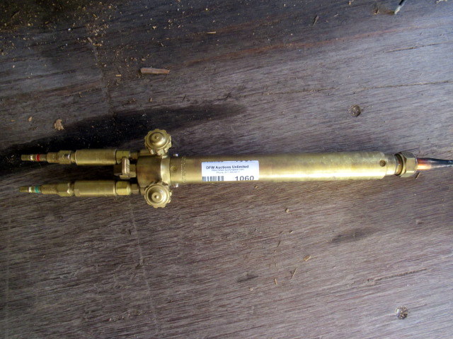 lot 1060 image: Victor Oxygen Acetylene Cutting Welding Torch
