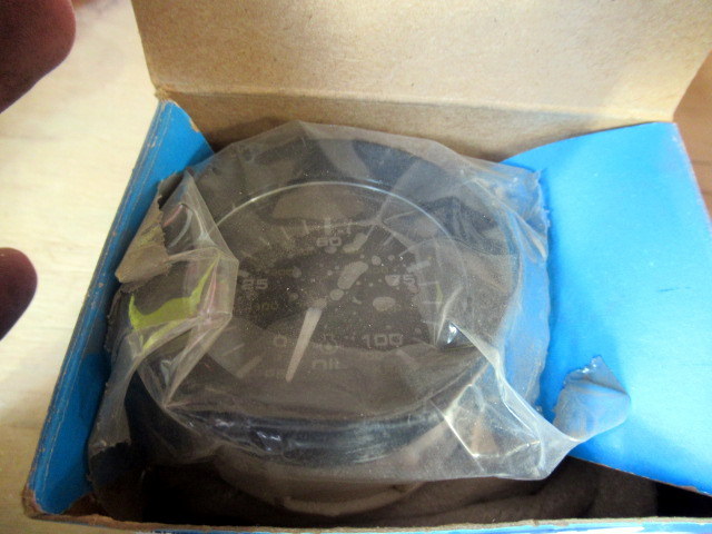 lot 1070 image: Analog Gage Engine Oil Pressure PVA20-A-100-AB