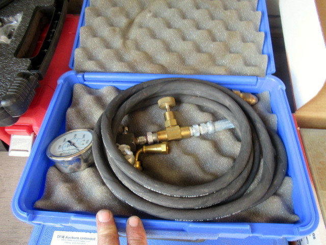 lot 1076 image: Parker CG-3000 Charging and Gauging Assemblies