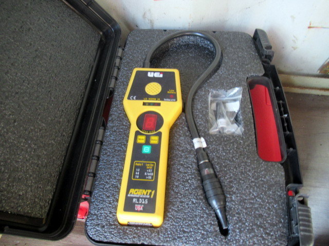 lot 1077 image: UEI RLD15B Refrigerant Leak Detector