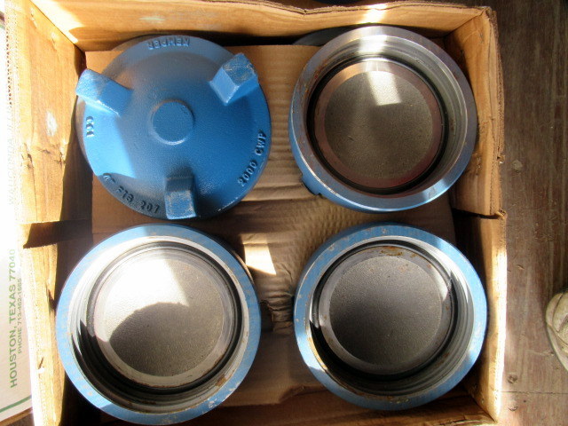 lot 1092 image: Kemper Valve 4 207 Caps