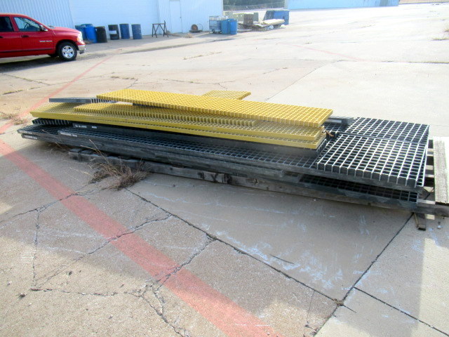 lot 1097 image: Fibergrate Used As Platform Used In The Oil & Gas Business