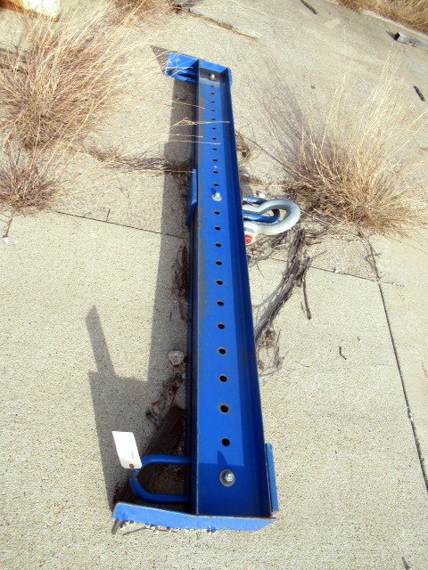 lot 1100 image: Industrial Lift Beam