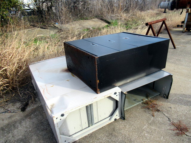 lot 1104 image: Metal Shelving Units And Filing Cabinet