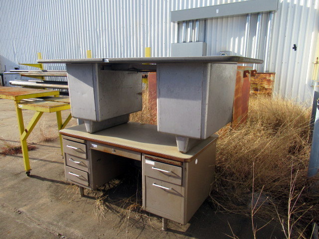 lot 1127 image: 2 Steel Desks