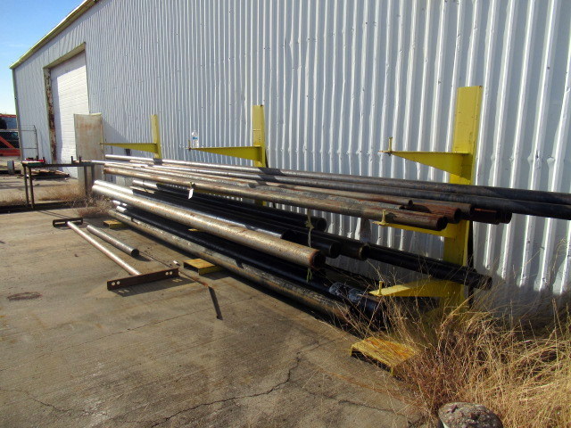 lot 1129 image: Assorted Steel Pipes And Rack