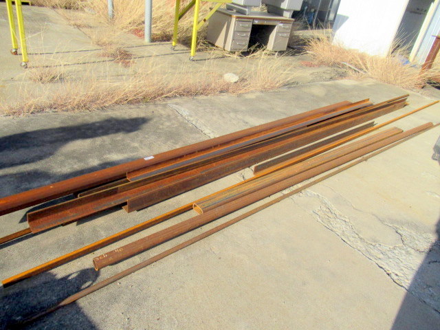 lot 1134 image: Steel Pipes And Beams
