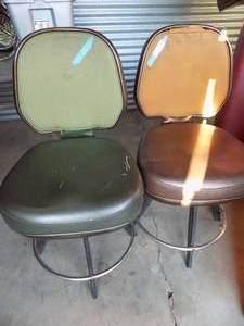 lot 124 image: 2 bar chairs