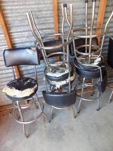 lot 128 image: Bar stool chairs x 5