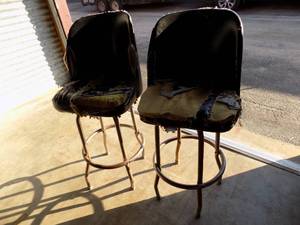 lot 130 image: bar stool chairs x 4