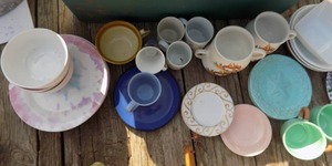 lot 91 image: cups and saucers