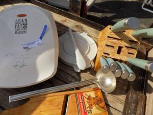 lot 92 image: Grilling machine a tortilla press ,knife set and a plantain slicer